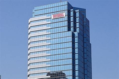 Japan's Universal ends talks to buy Philippine casino .